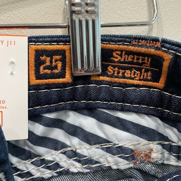 NWT Rock Revival Sherry Straight Jeans - Size: 25 / 32 - Picture 4 of 7